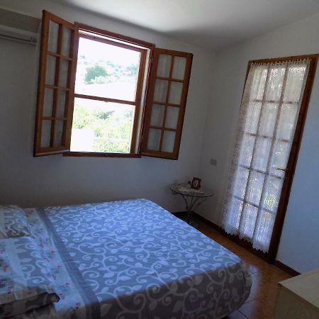 Casa Vacanze Gardenia Соланас Екстер'єр фото