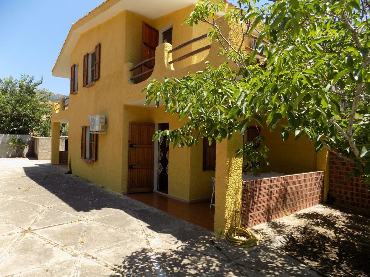 Casa Vacanze Gardenia Соланас Екстер'єр фото