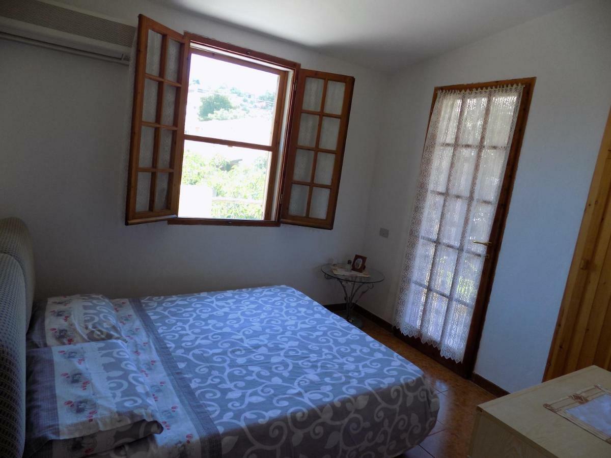Casa Vacanze Gardenia Соланас Екстер'єр фото